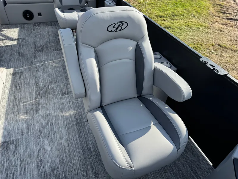 Slide: The Image of Bentley Pontoons Foward Fish 220 Swingback Pontoon & Honda 4-Stroke EFI 2026 - 7