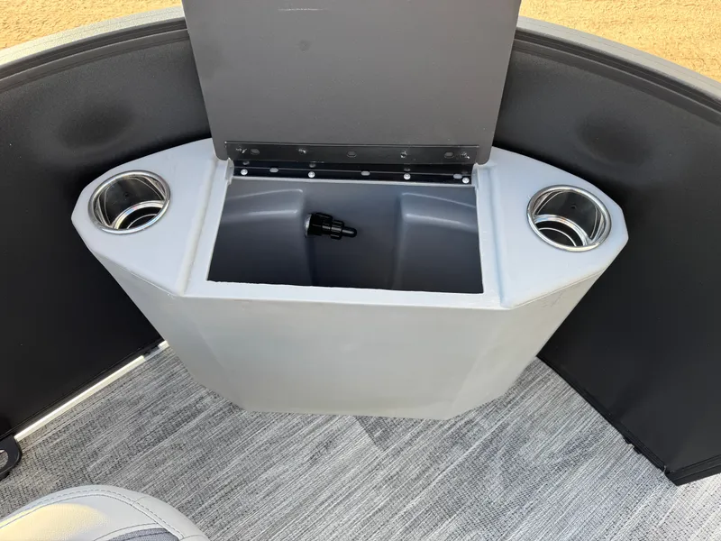 Slide: The Image of Bentley Pontoons Foward Fish 220 Swingback Pontoon & Honda 4-Stroke EFI 2026 - 9