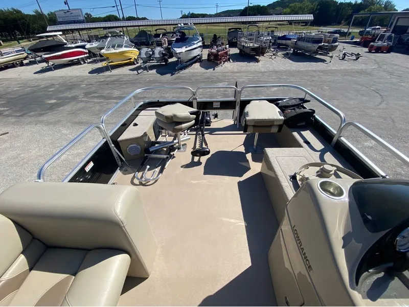 Slide: The Image of Lowe SF 214 Sport Fish 2015 - 6