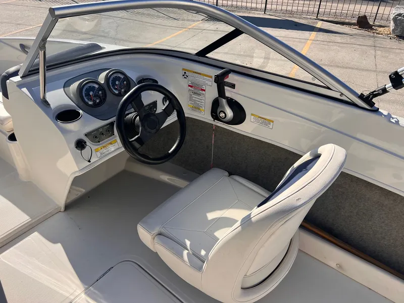 Slide: The Image of Bayliner 175 Bowrider 2014 - 10