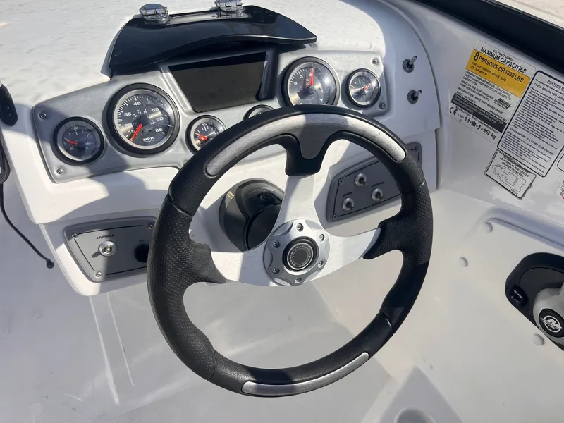 Slide: The Image of Tahoe 550 TF 2021 - 10