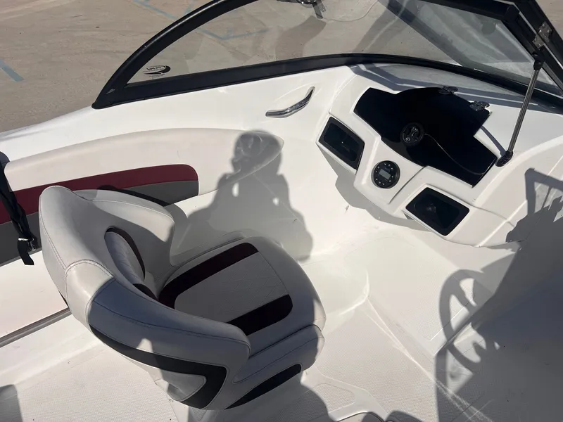 Slide: The Image of Tahoe 550 TF 2021 - 8