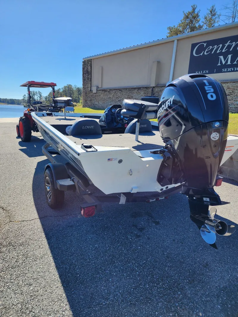 Slide: The Image of Lowe Stinger 198 2017 - 3