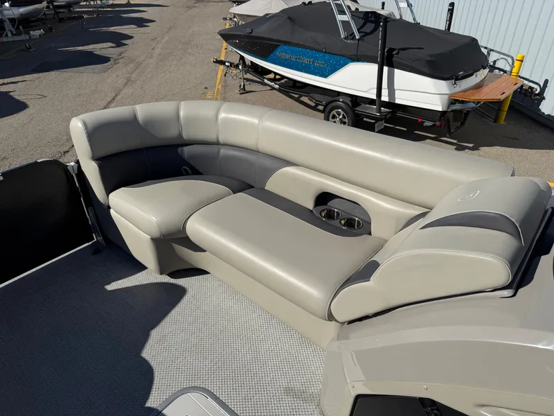 Slide: The Image of Premier 230 2023 - 20