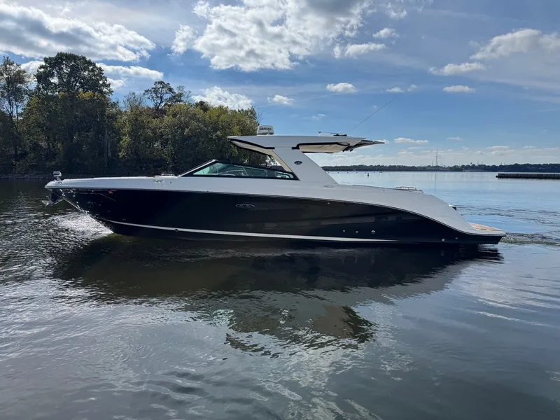 The Image of Sea Ray SLX 400 2018 - 1