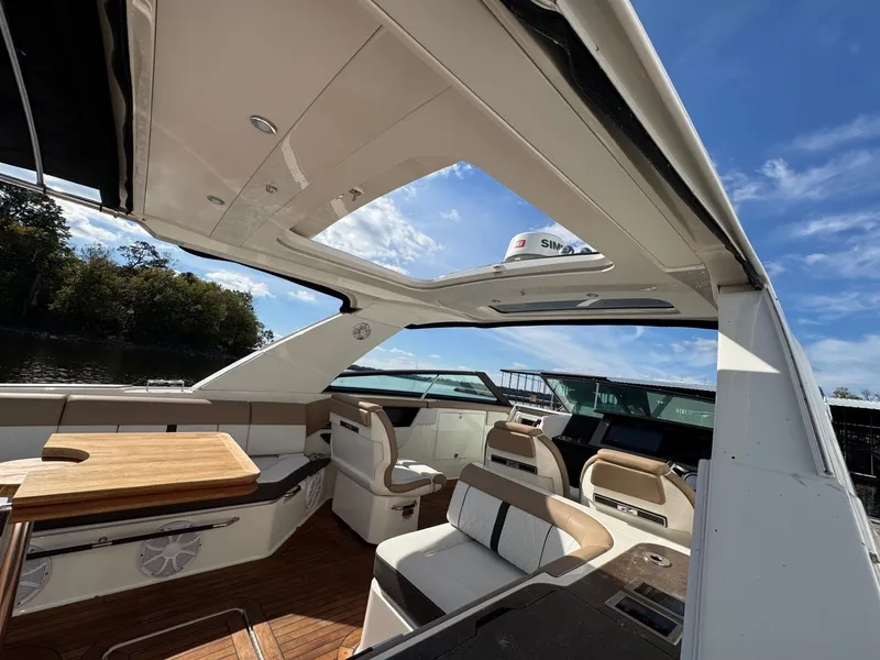 Slide: The Image of Sea Ray SLX 400 2018 - 11