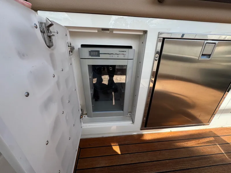 Slide: The Image of Sea Ray SLX 400 2018 - 14