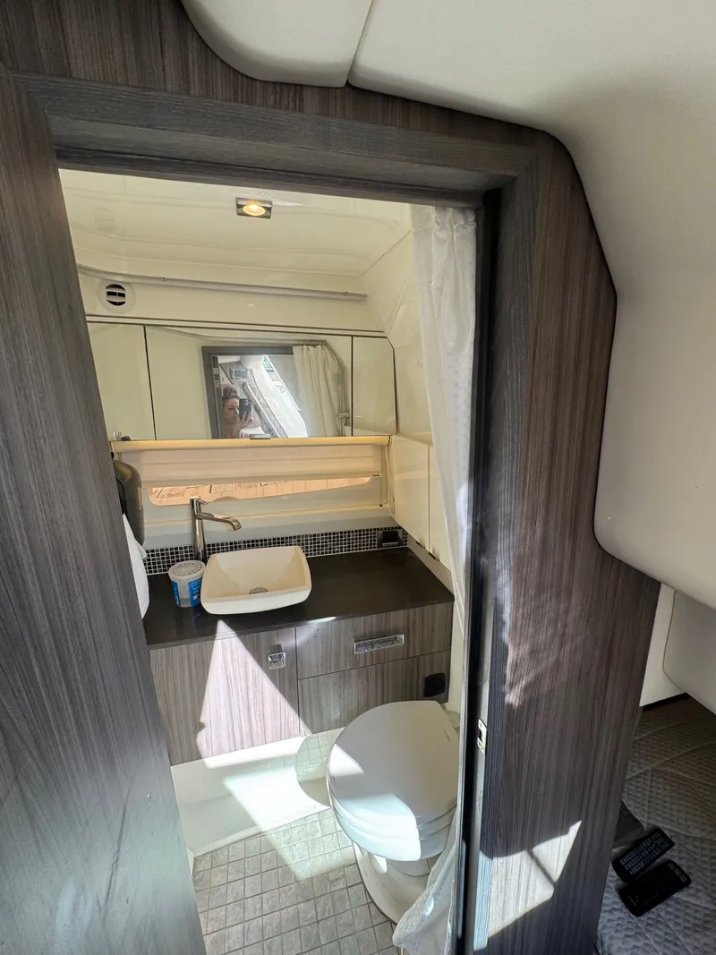 Slide: The Image of Sea Ray SLX 400 2018 - 15