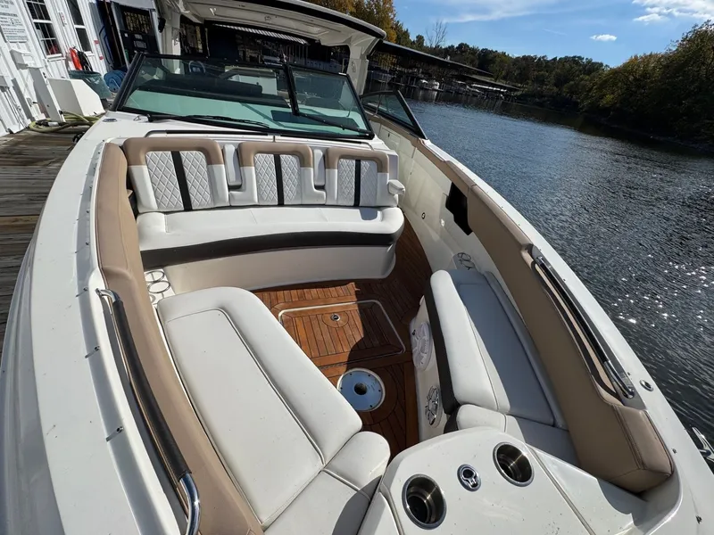 Slide: The Image of Sea Ray SLX 400 2018 - 16