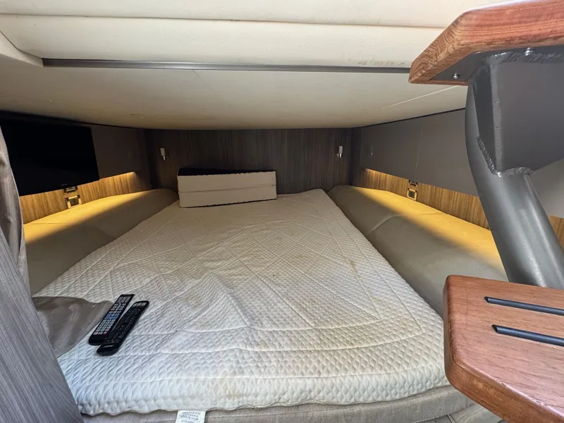 Slide: The Image of Sea Ray SLX 400 2018 - 17