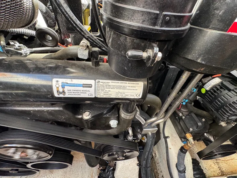 Slide: The Image of Sea Ray SLX 400 2018 - 22