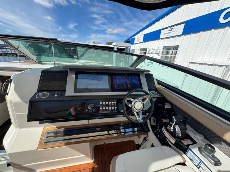 Slide: The Image of Sea Ray SLX 400 2018 - 29