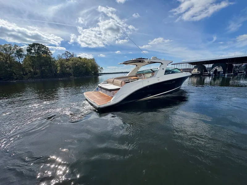 Slide: The Image of Sea Ray SLX 400 2018 - 3