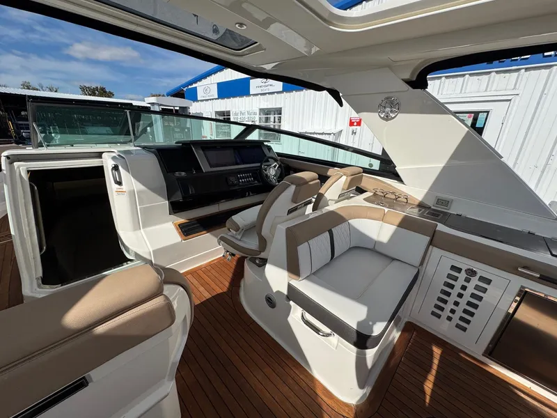 Slide: The Image of Sea Ray SLX 400 2018 - 31