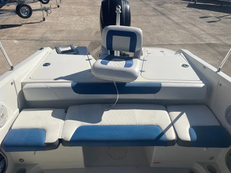 Slide: The Image of Tahoe 550 TF 2016 - 11