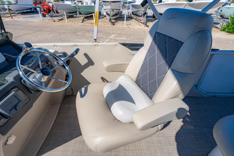 Slide: The Image of Captain's chair and steering wheel of 2021 Silver Wave 2410 SW5 JS boat. - 28
