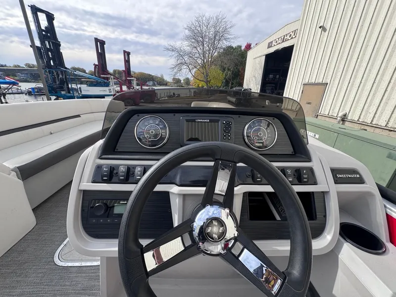 Slide: The Image of Sweetwater SW2286SB 2024 - 18