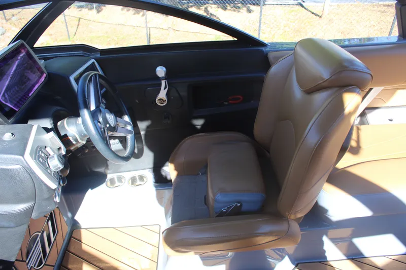 Slide: The Image of Malibu Wakesetter 22 MXZ 2019 - 10