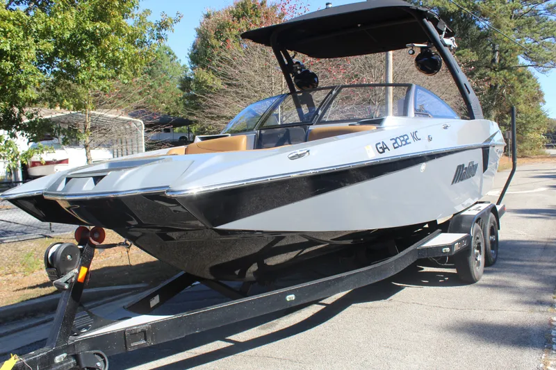 Slide: The Image of Malibu Wakesetter 22 MXZ 2019 - 2