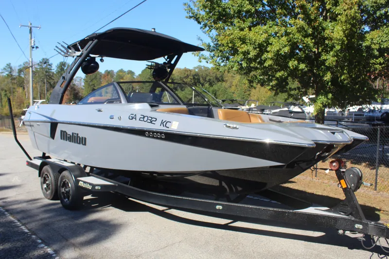 Slide: The Image of Malibu Wakesetter 22 MXZ 2019 - 8