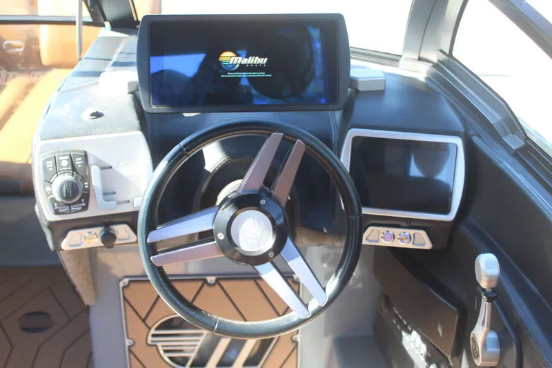 Slide: The Image of Malibu Wakesetter 22 MXZ 2019 - 9