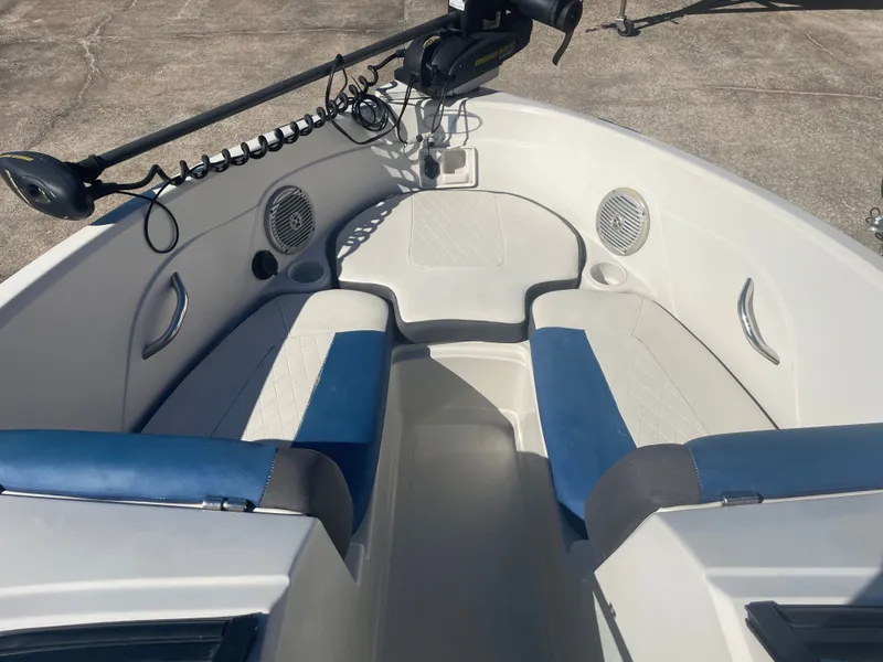 Slide: The Image of Tahoe 550 TF 2016 - 20