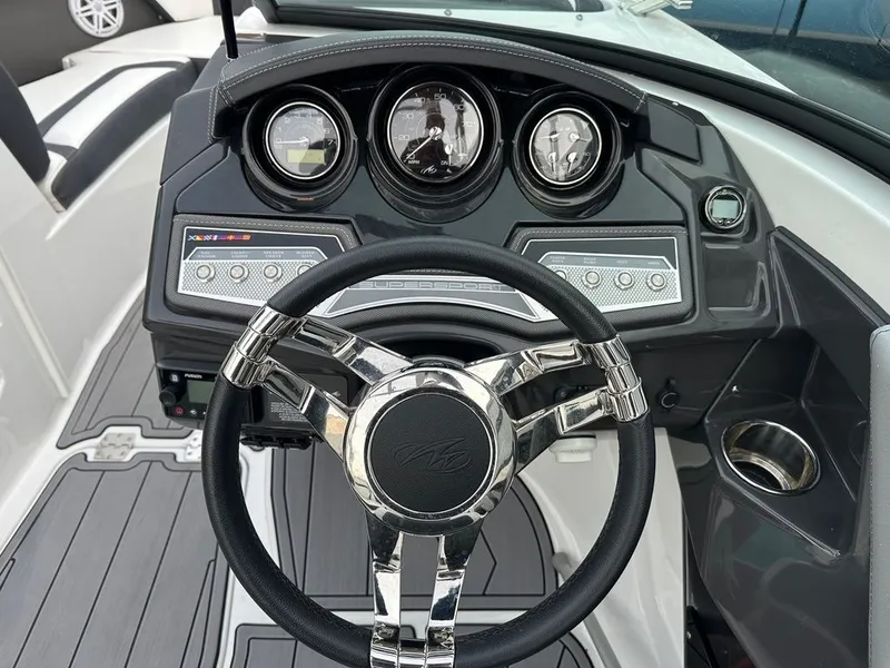 Slide: The Image of Monterey 238SS Super Sport 2022 - 5