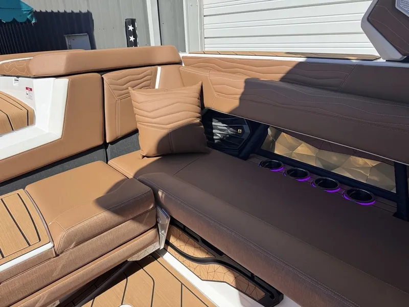 Slide: The Image of Nautique Super Air Nautique G25 2026 - 10