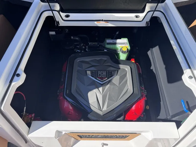 Slide: The Image of Nautique Super Air Nautique G25 2026 - 14