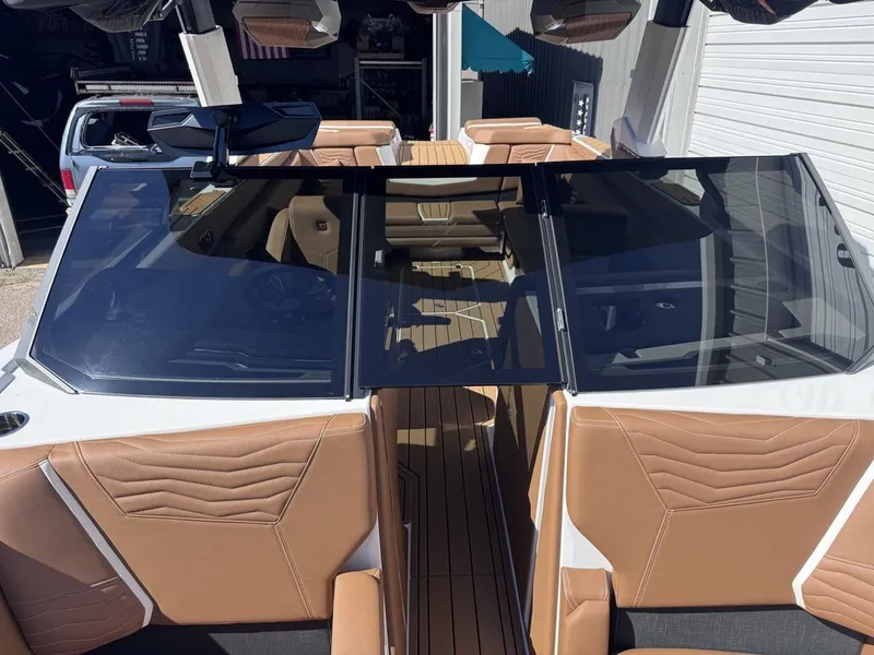 Slide: The Image of Nautique Super Air Nautique G25 2026 - 7