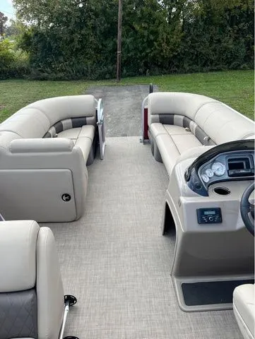 Slide: The Image of Sun Tracker Party Barge 20 DLX 2023 - 11