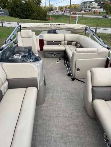 Slide: The Image of Sun Tracker Party Barge 20 DLX 2023 - 12