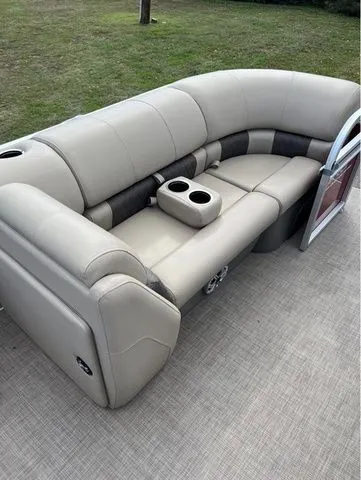 Slide: The Image of Sun Tracker Party Barge 20 DLX 2023 - 13