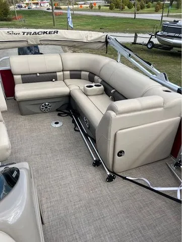 Slide: The Image of Sun Tracker Party Barge 20 DLX 2023 - 14