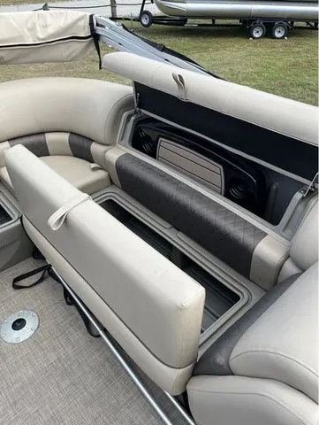 Slide: The Image of Sun Tracker Party Barge 20 DLX 2023 - 15