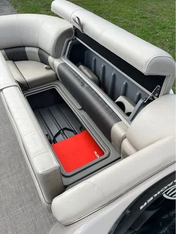 Slide: The Image of Sun Tracker Party Barge 20 DLX 2023 - 16