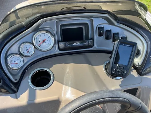 Slide: The Image of Sun Tracker Party Barge 20 DLX 2023 - 7