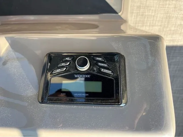 Slide: The Image of Sun Tracker Party Barge 20 DLX 2023 - 9