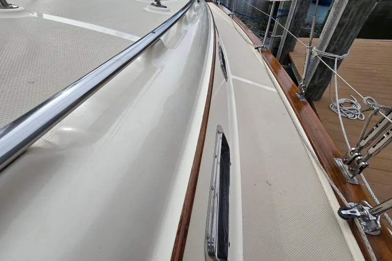 Slide: The Image of Island Packet 420 2001 - 73