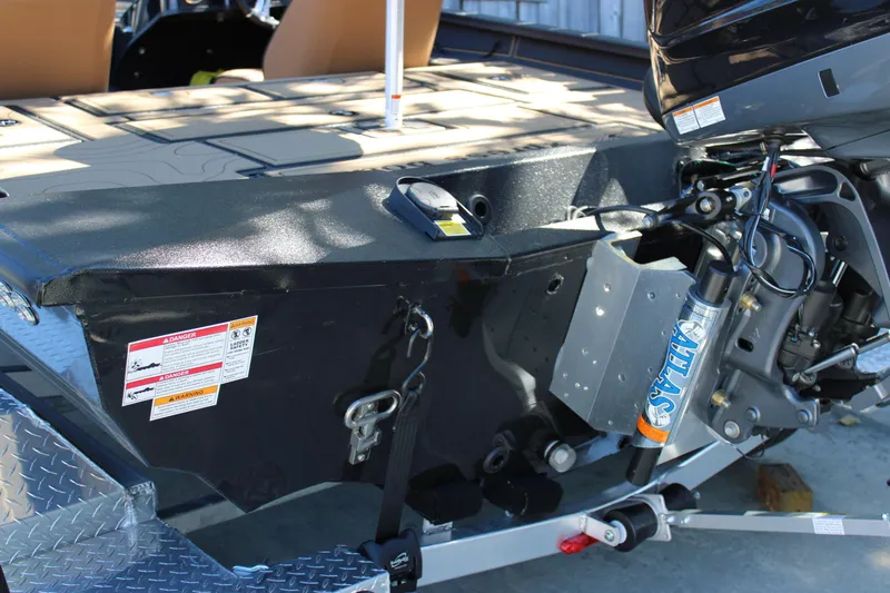 Slide: The Image of 2026 Xpress X21 Pro boat with hydraulic steering and motor mount details. - 5