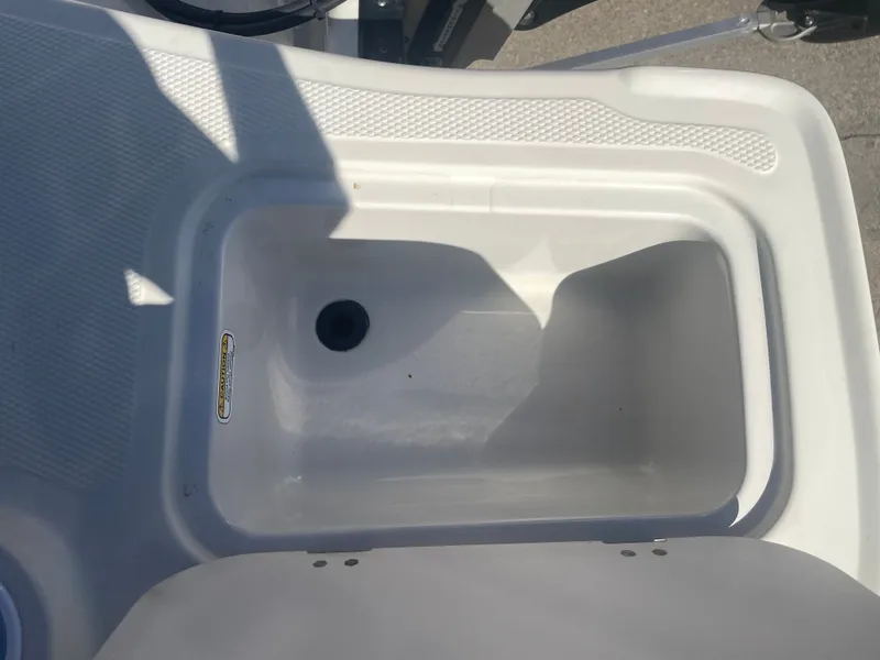 Slide: The Image of Tahoe 550 TF 2016 - 10