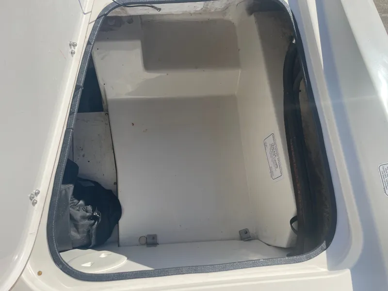 Slide: The Image of Tahoe 550 TF 2016 - 13