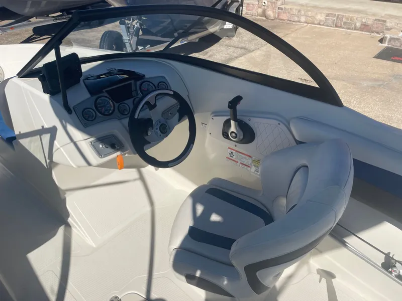 Slide: The Image of Tahoe 550 TF 2016 - 15