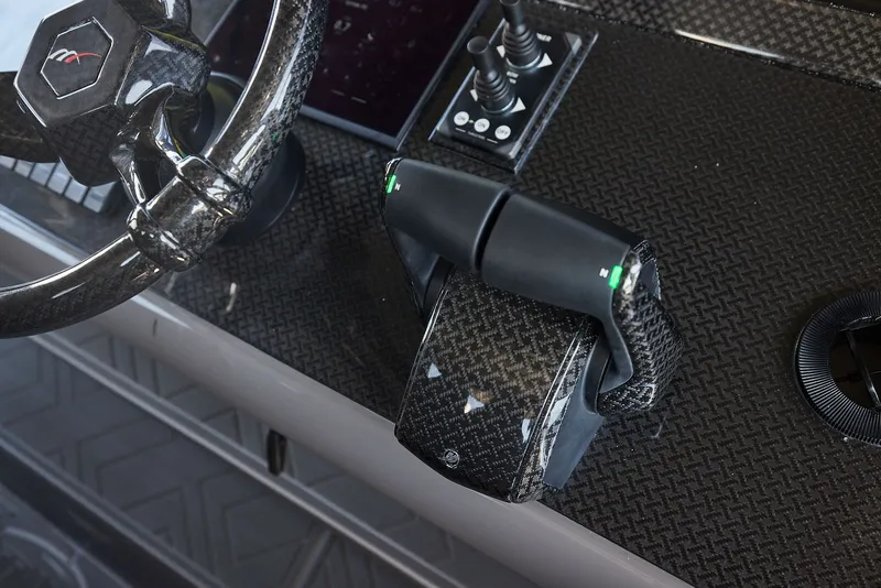 Slide: The Image of Midnight Express 52 Vitesse 2026 helm with carbon fiber details. - 11