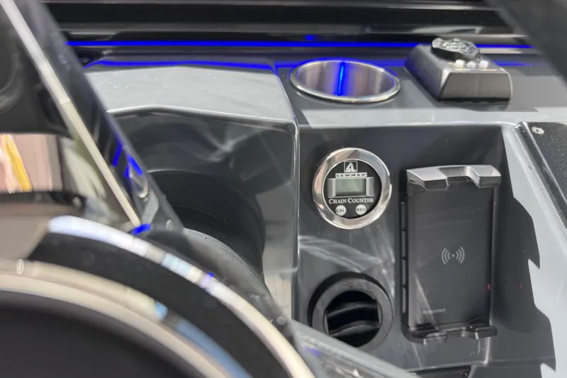 Slide: The Image of Control panel of 2023 Formula 400 Super Sport Crossover with chain counter and cup holder. - 41