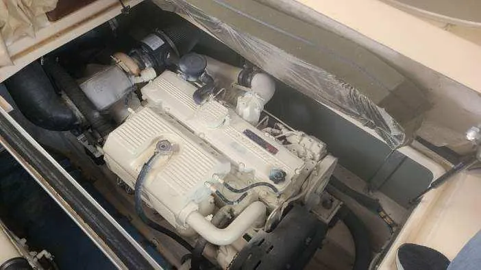 Slide: The Image of Engine compartment of a 2006 Sea Ray 44 Sedan Bridge yacht. - 28