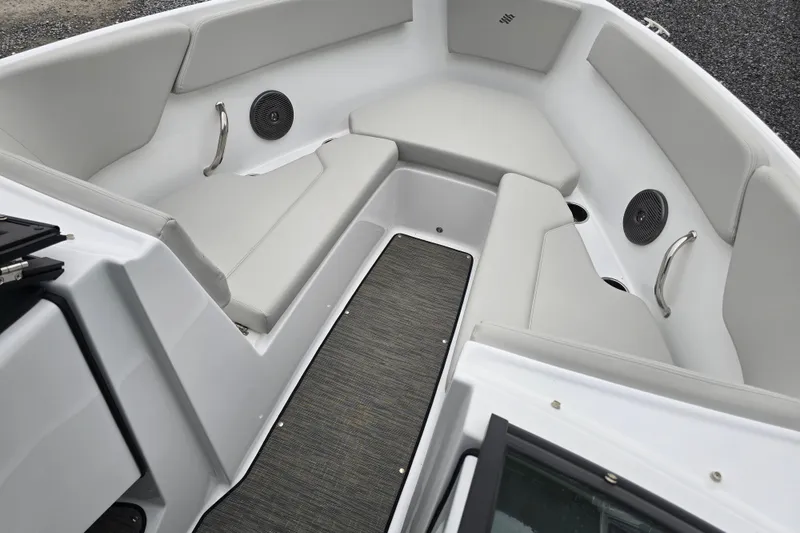 Slide: The Image of 2025 Four Winns H4 Freedom boat seat with sleek white upholstery and modern design. - 17