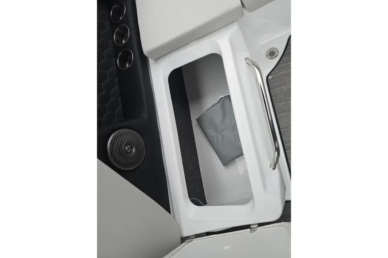 Slide: The Image of 2025 Four Winns H4 Freedom boat rear view, showcasing sleek design and branding. - 35