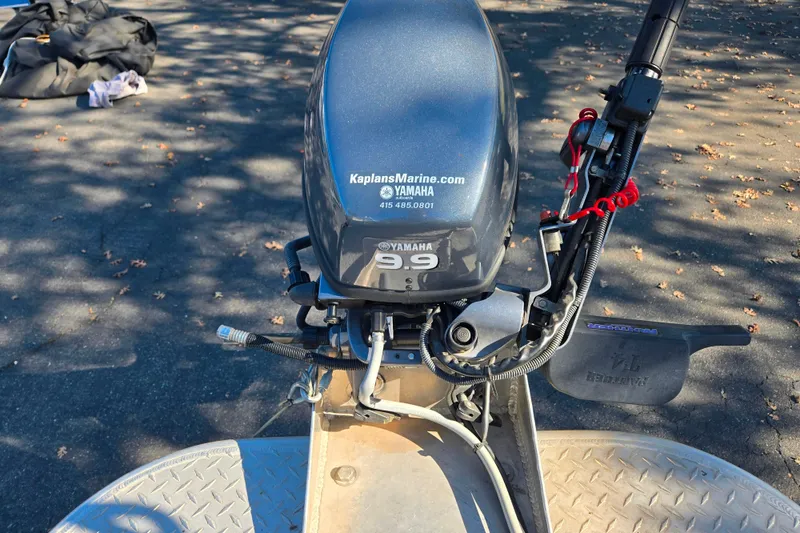 Slide: The Image of Outboard motor on 2011 Thunderjet ALEXIS CLASSIC boat, featuring Yamaha branding. - 11