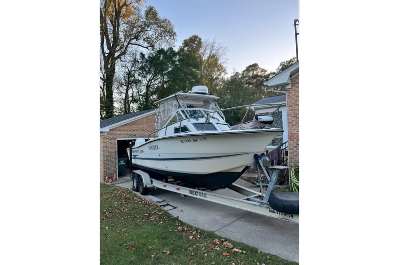 Slide: The Image of 1990 Hydra-Sports 2500WA boat on trailer, parked beside a brick garage. - 33